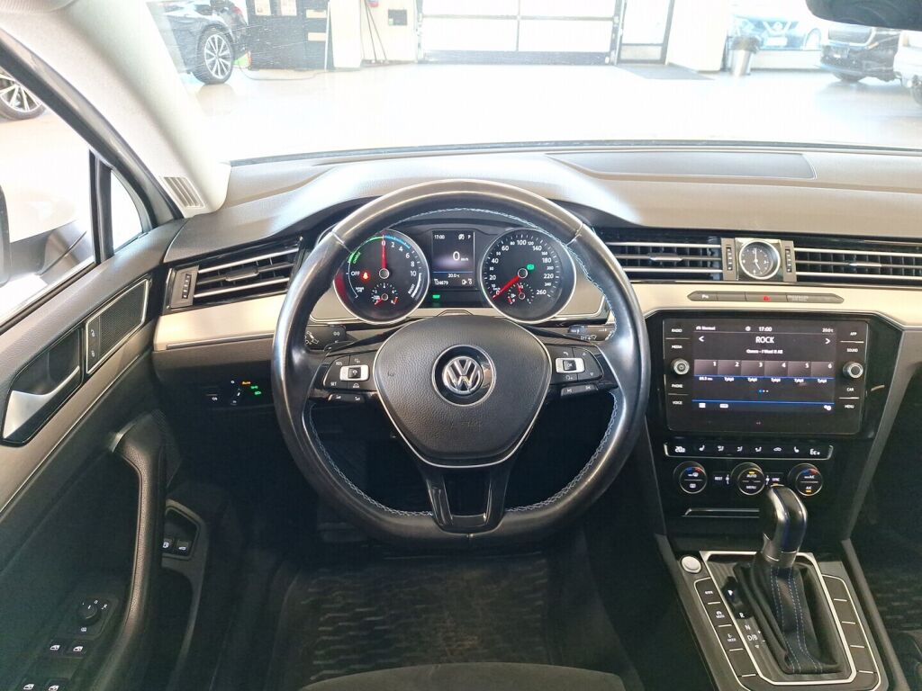 Volkswagen Passat 2018 Valkoinen