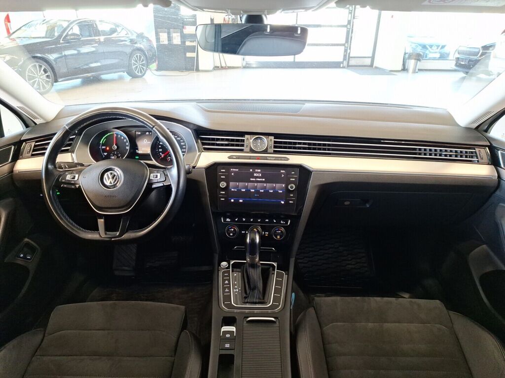 Volkswagen Passat 2018 Valkoinen