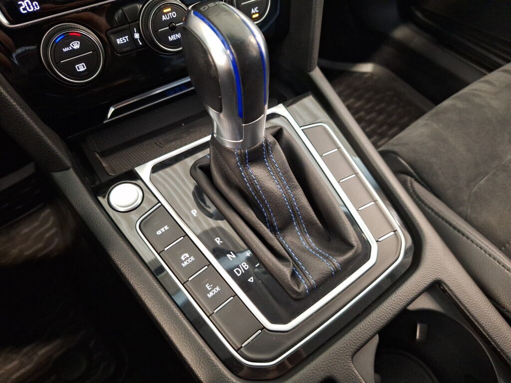 Volkswagen Passat 2018 Valkoinen