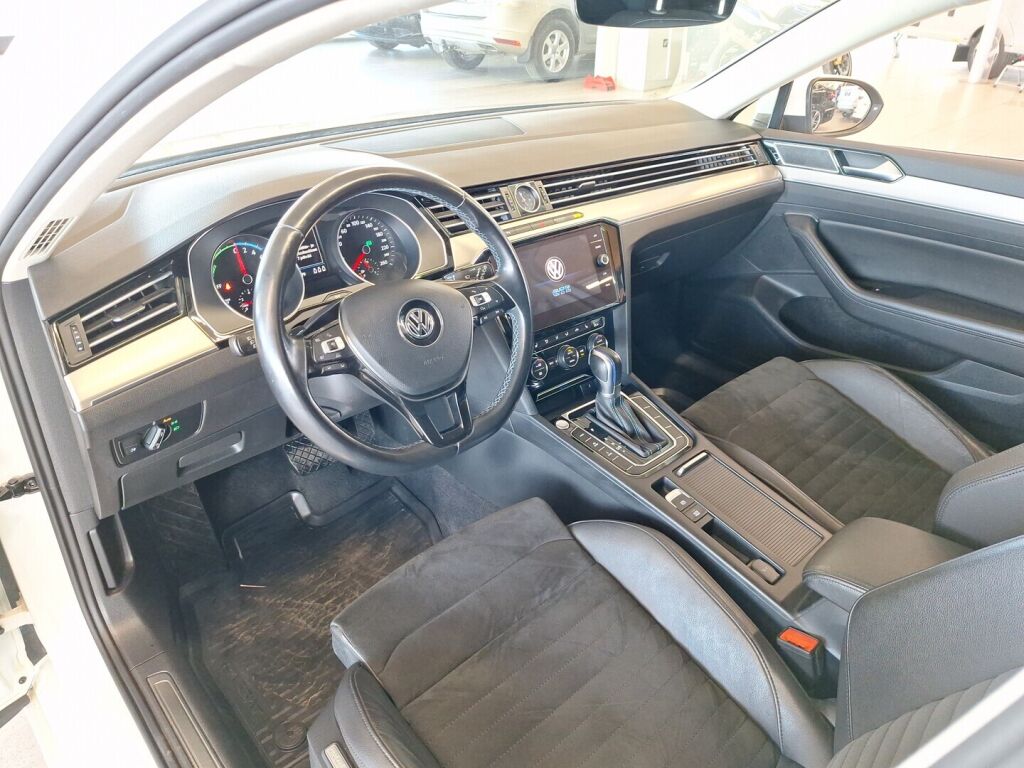 Volkswagen Passat 2018 Valkoinen
