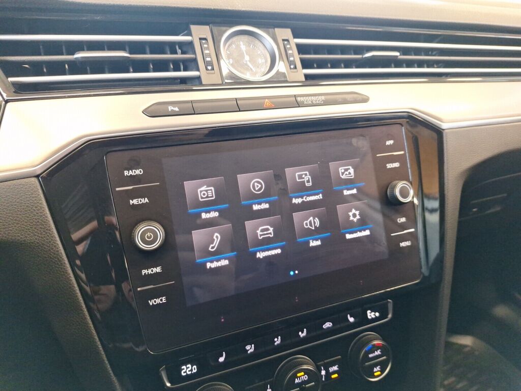 Volkswagen Passat 2018 Valkoinen