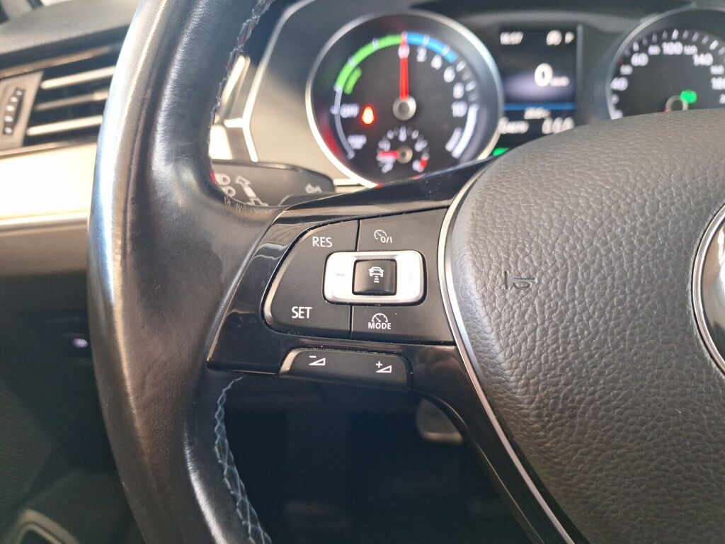 Volkswagen Passat 2018 Valkoinen