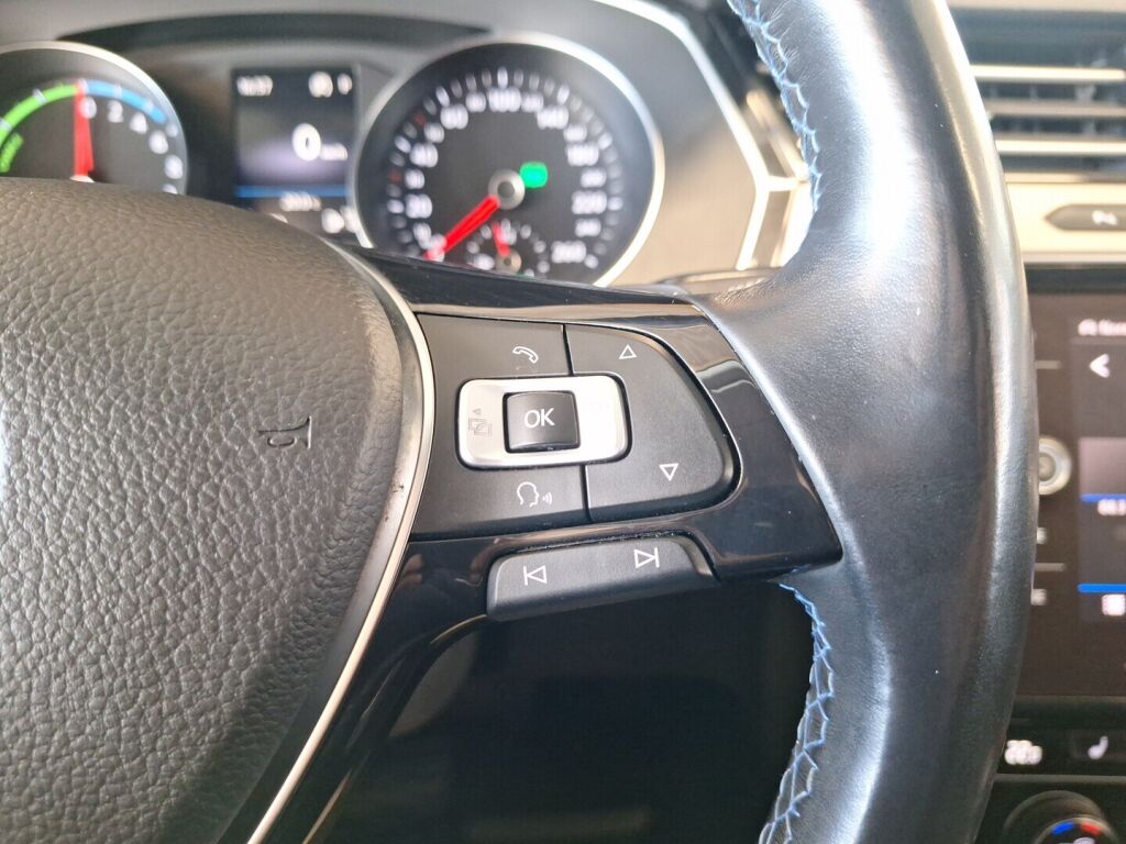 Volkswagen Passat 2018 Valkoinen