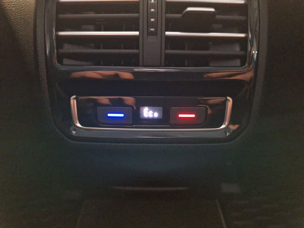 Volkswagen Passat 2018 Valkoinen