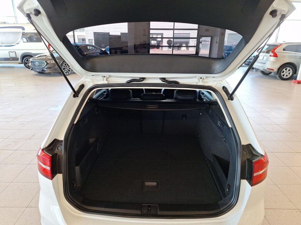 Volkswagen Passat 2018 Valkoinen