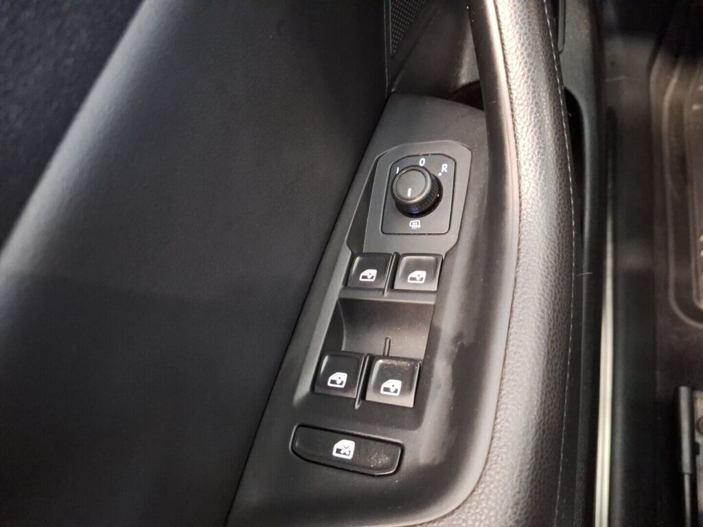 Volkswagen Passat 2018 Valkoinen