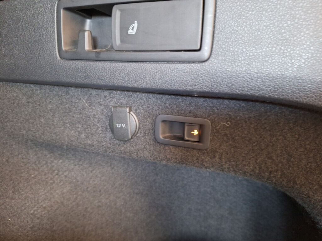 Volkswagen Passat 2018 Valkoinen