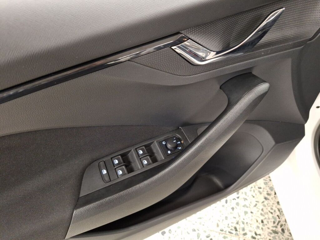 Skoda Scala 2020 Valkoinen