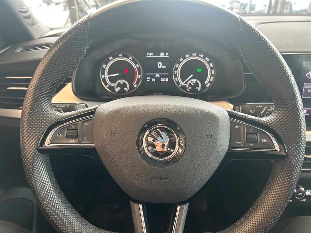 Skoda Kamiq 2020 Musta
