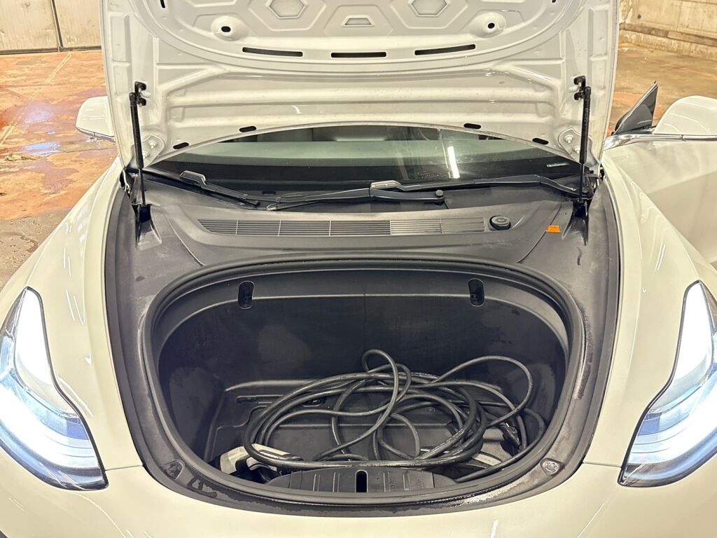 Tesla Model 3 2020 Valkoinen