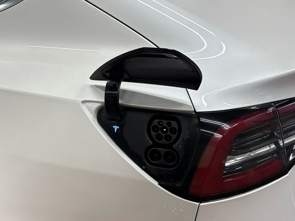 Tesla Model 3 2020 Valkoinen