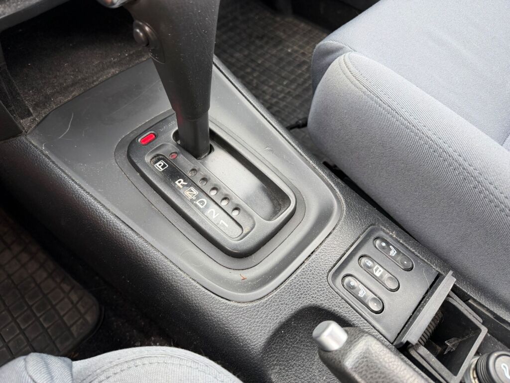 Nissan Primera 2005 Ruskea (beige)