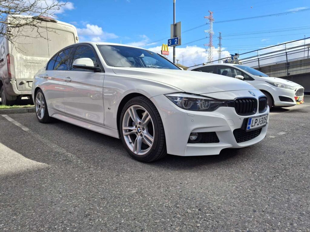 BMW 330 2018 Valkoinen