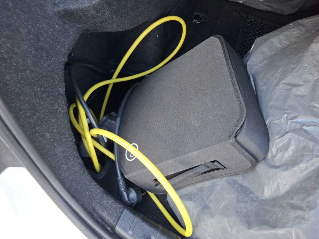 BMW 330 2018 Valkoinen