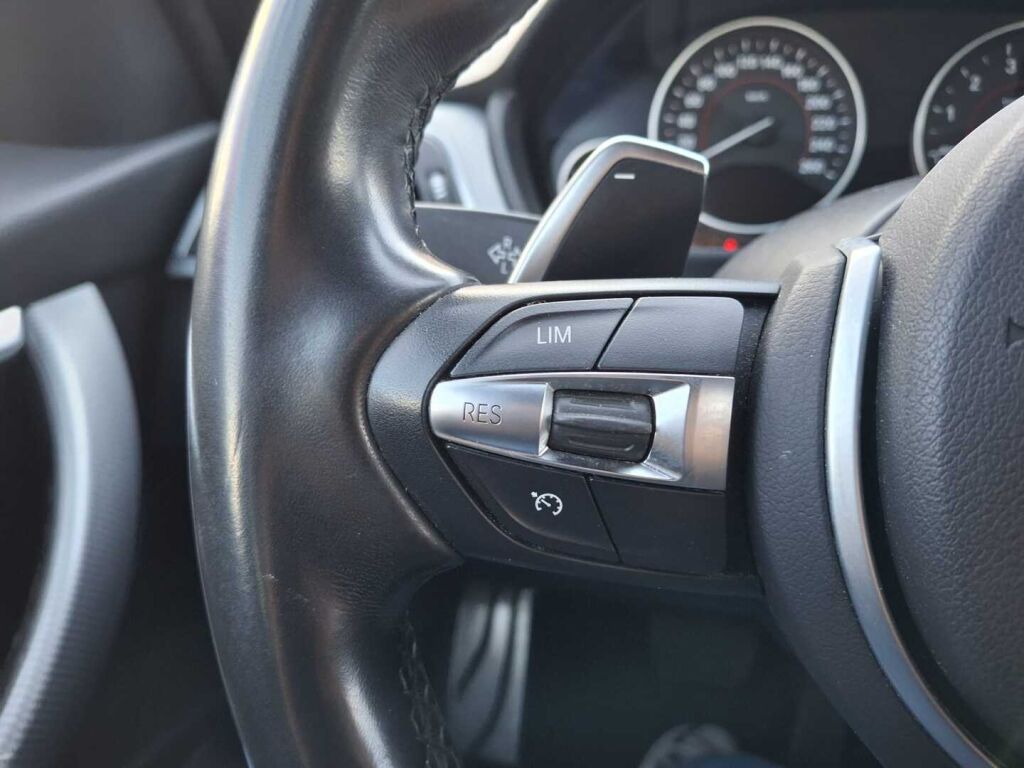 BMW 330 2018 Valkoinen