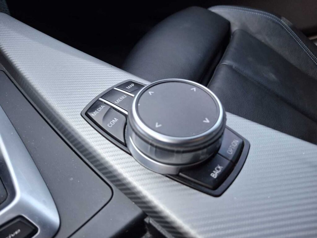 BMW 330 2018 Valkoinen