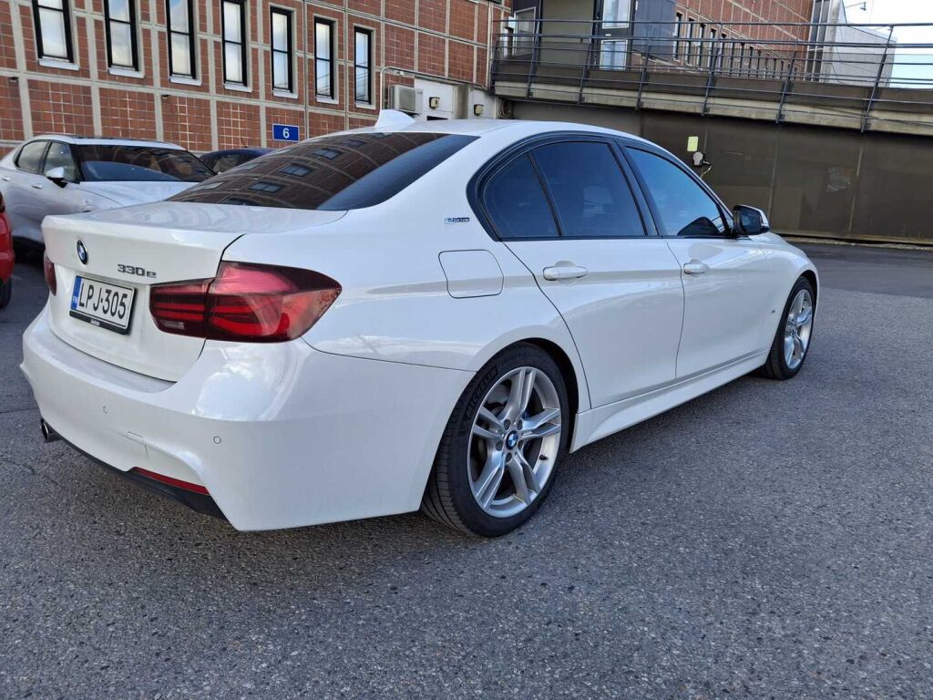 BMW 330 2018 Valkoinen