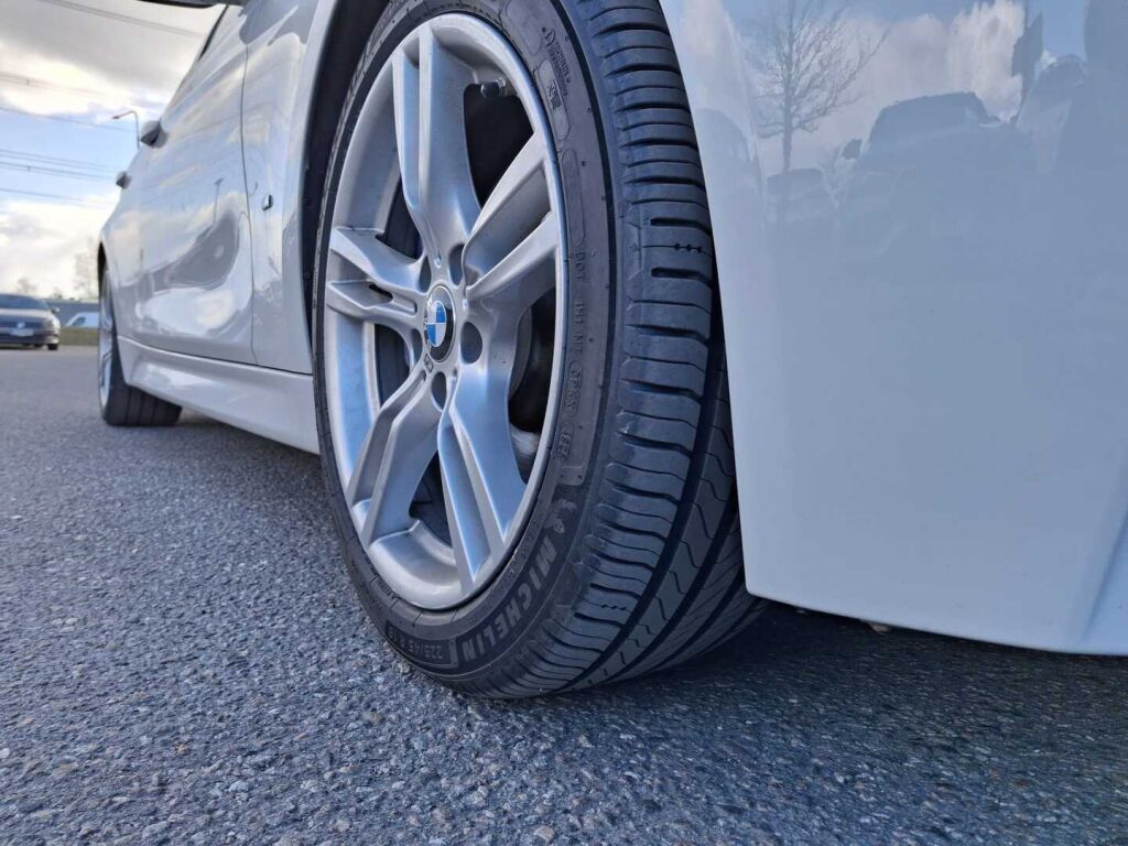 BMW 330 2018 Valkoinen