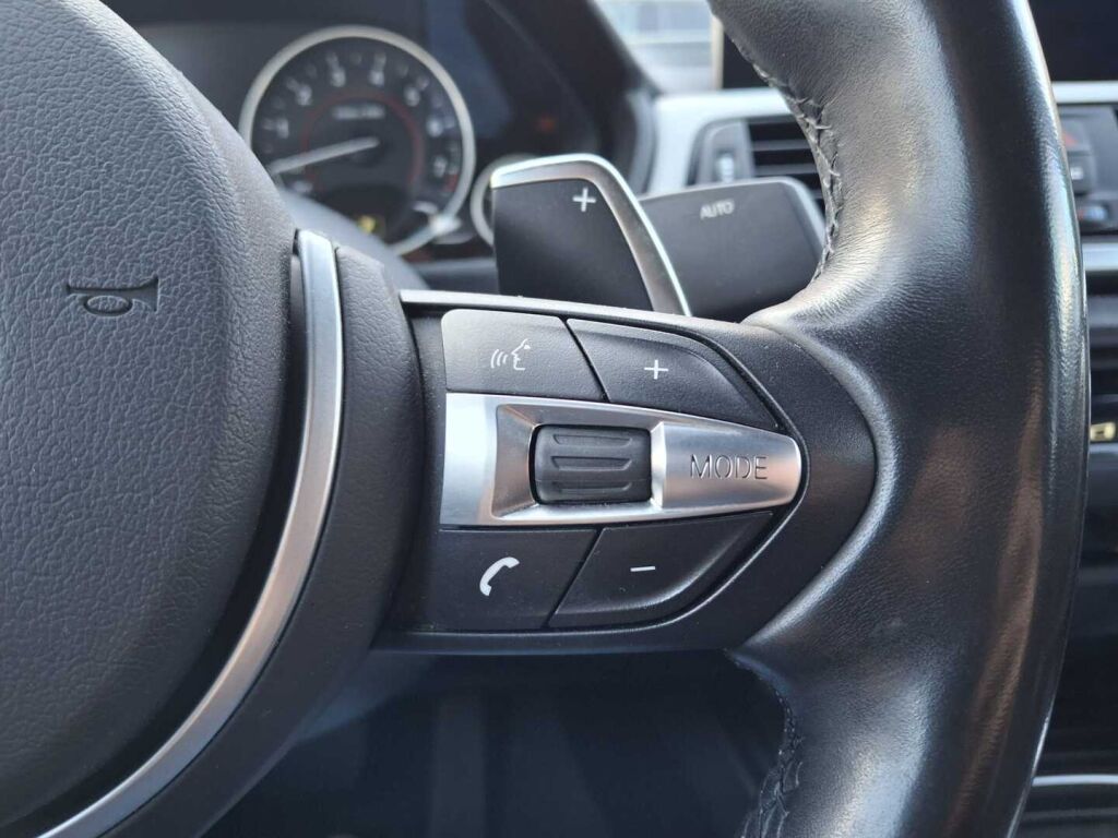 BMW 330 2018 Valkoinen