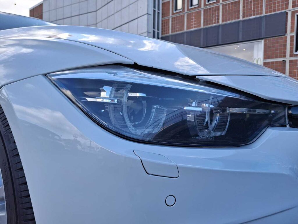 BMW 330 2018 Valkoinen