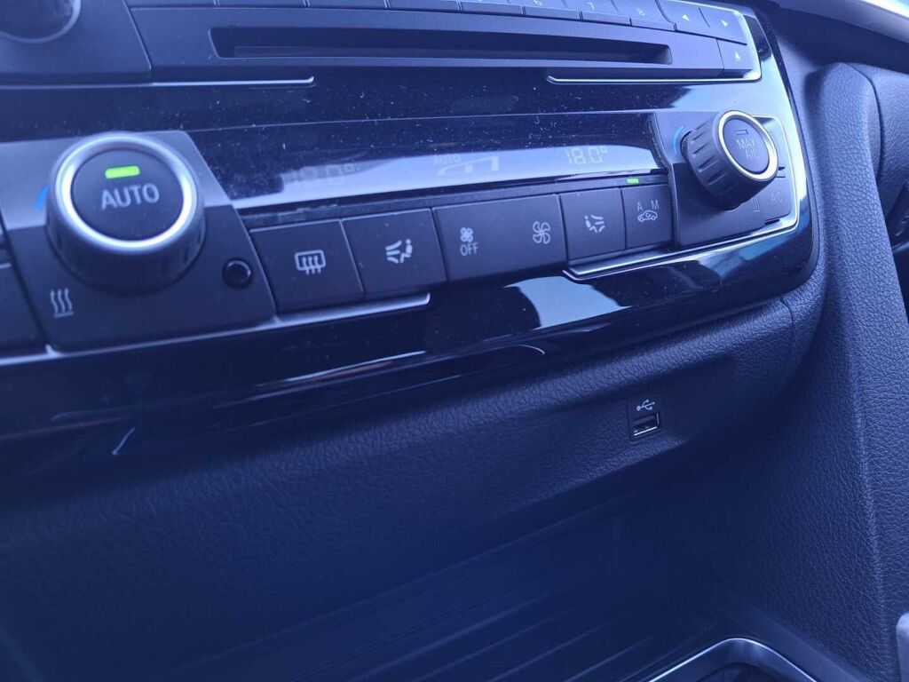 BMW 330 2018 Valkoinen