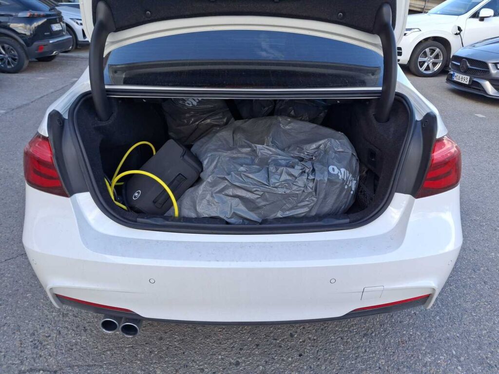 BMW 330 2018 Valkoinen