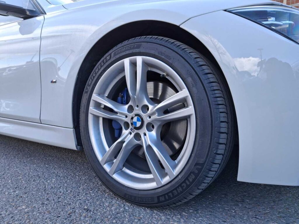 BMW 330 2018 Valkoinen