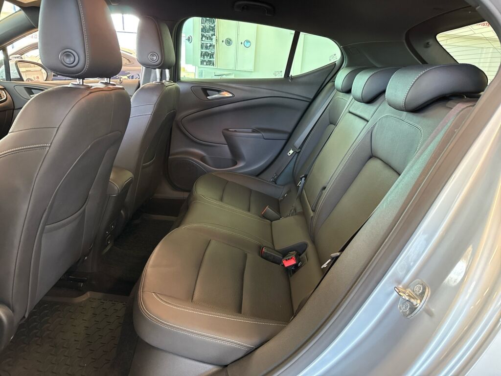 Opel Astra 2021 Hopea