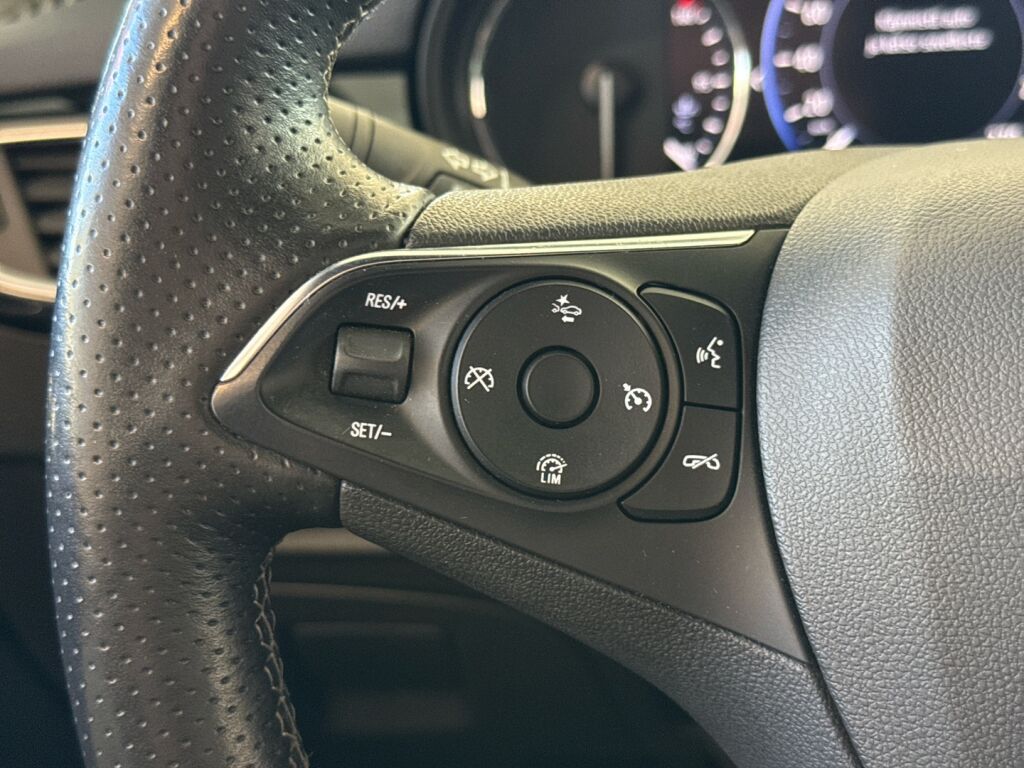 Opel Astra 2021 Hopea