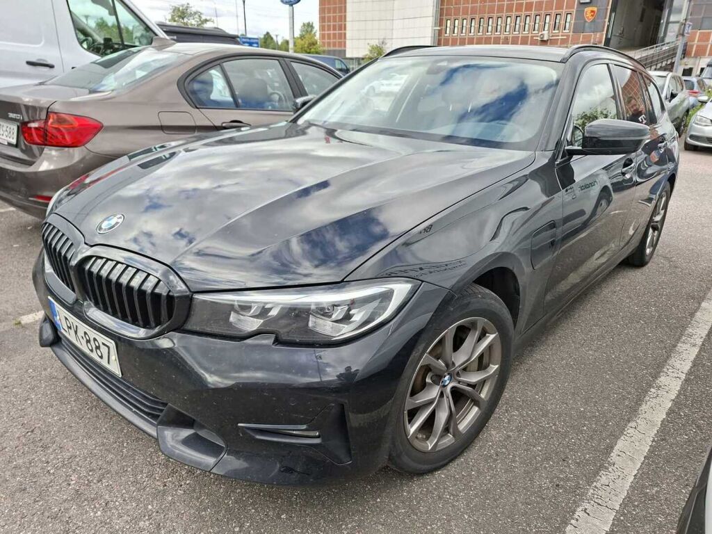 BMW 330 2021 Musta