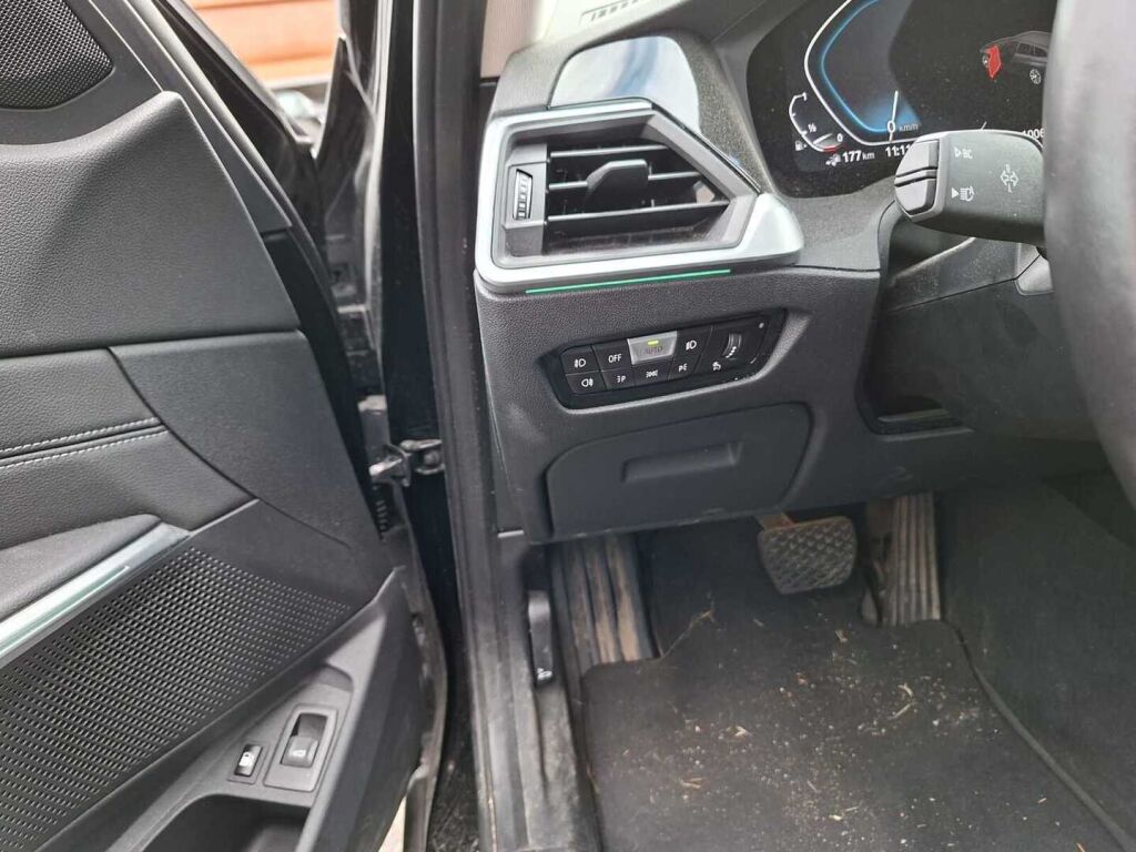 BMW 330 2021 Musta
