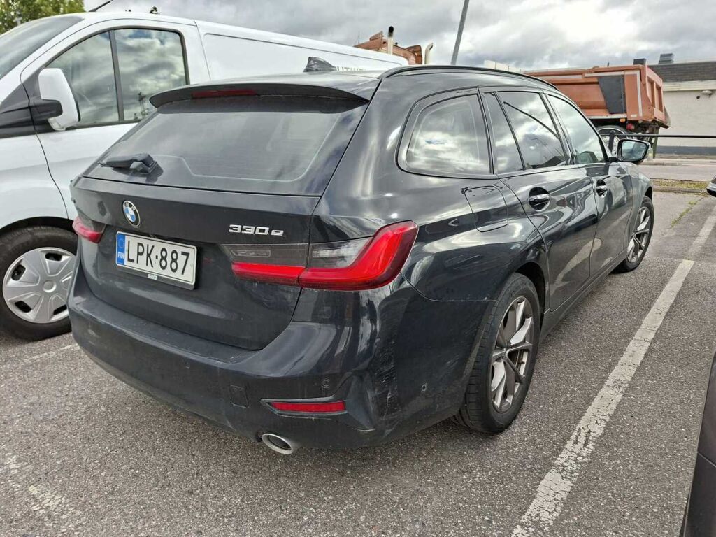 BMW 330 2021 Musta