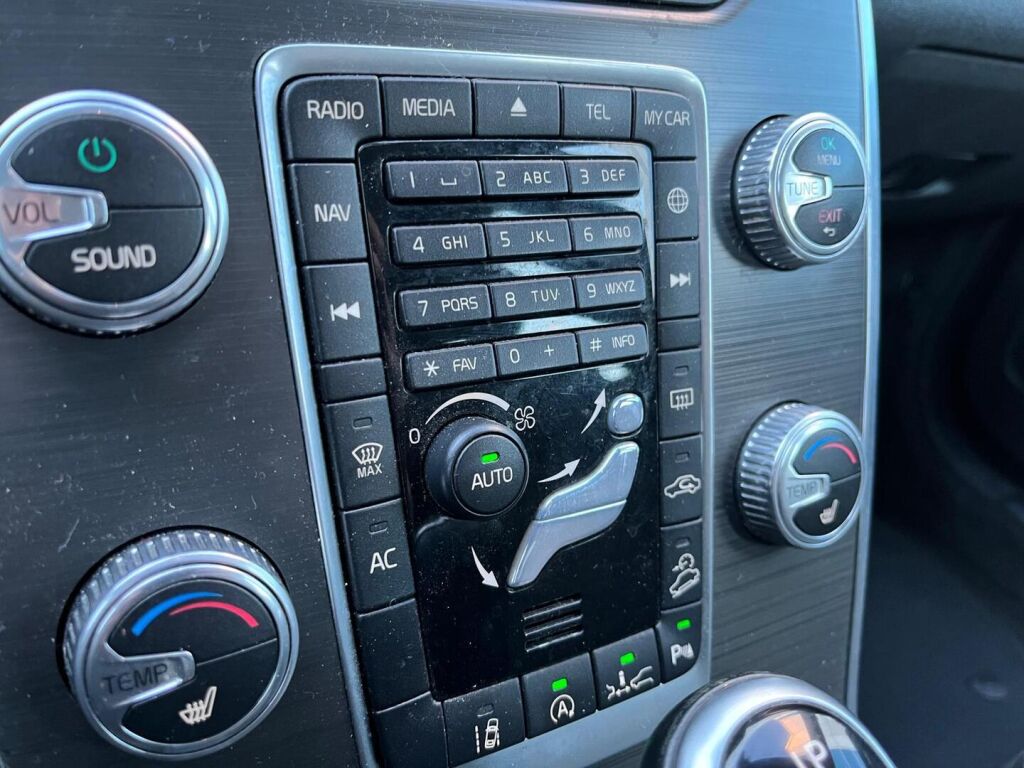 Volvo XC70 2016 Valkoinen