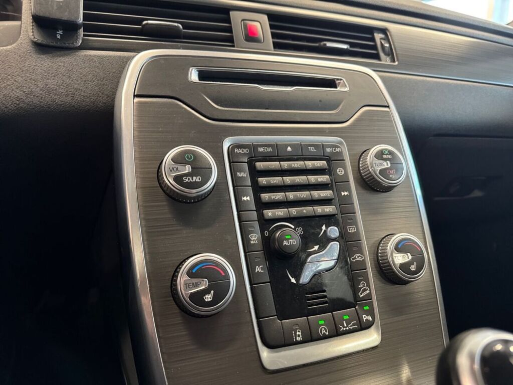 Volvo XC70 2016 Valkoinen