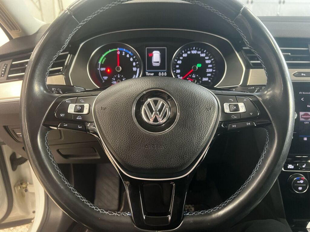 Volkswagen Passat 2018 Valkoinen