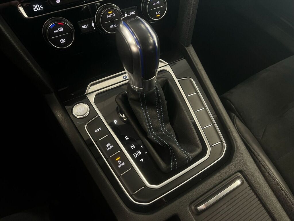 Volkswagen Passat 2018 Valkoinen