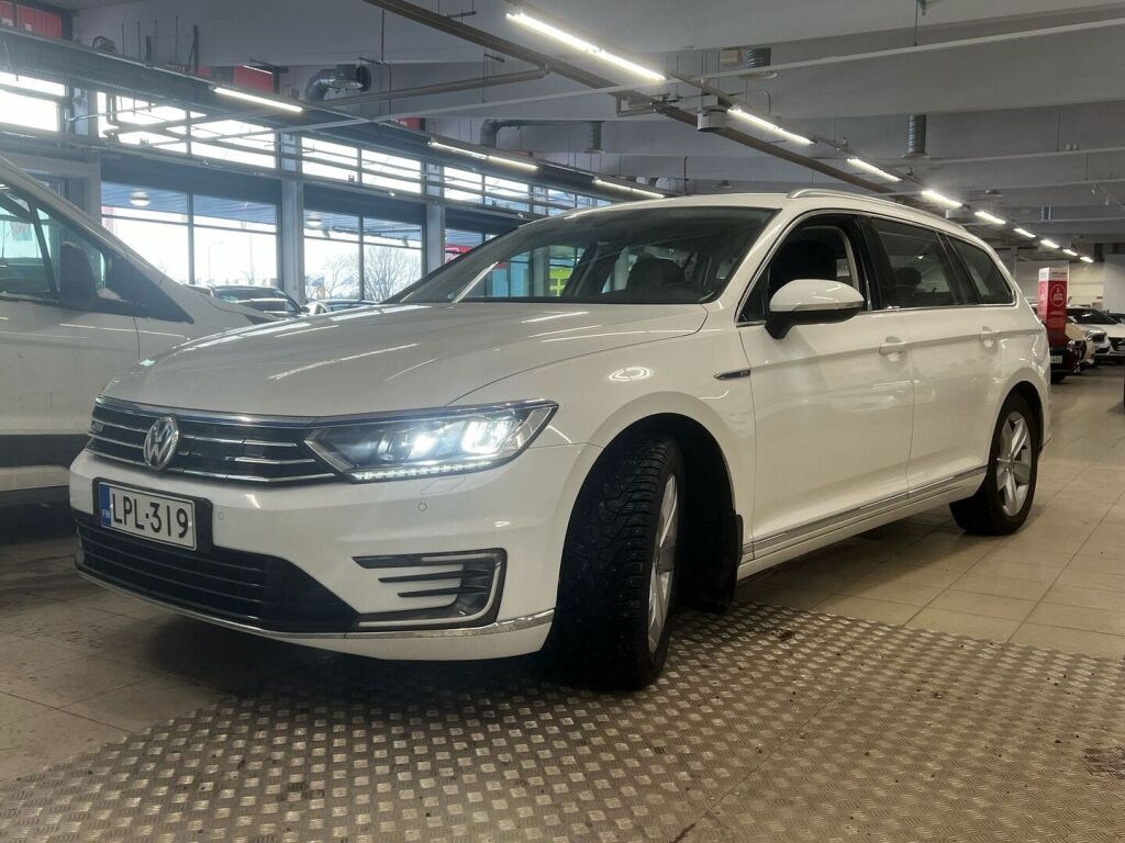 Volkswagen Passat 2018 Valkoinen