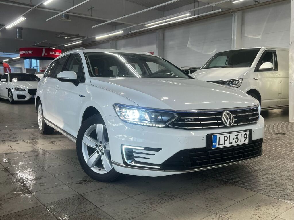 Volkswagen Passat 2018 Valkoinen
