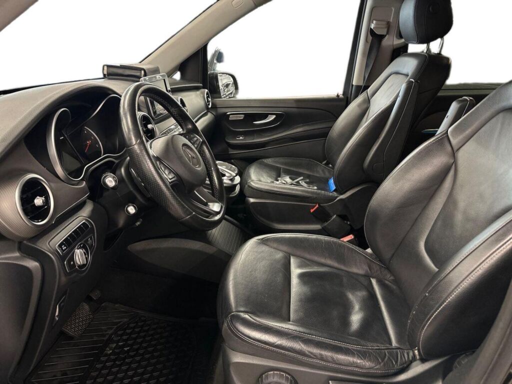 Mercedes-Benz V 2015 Musta