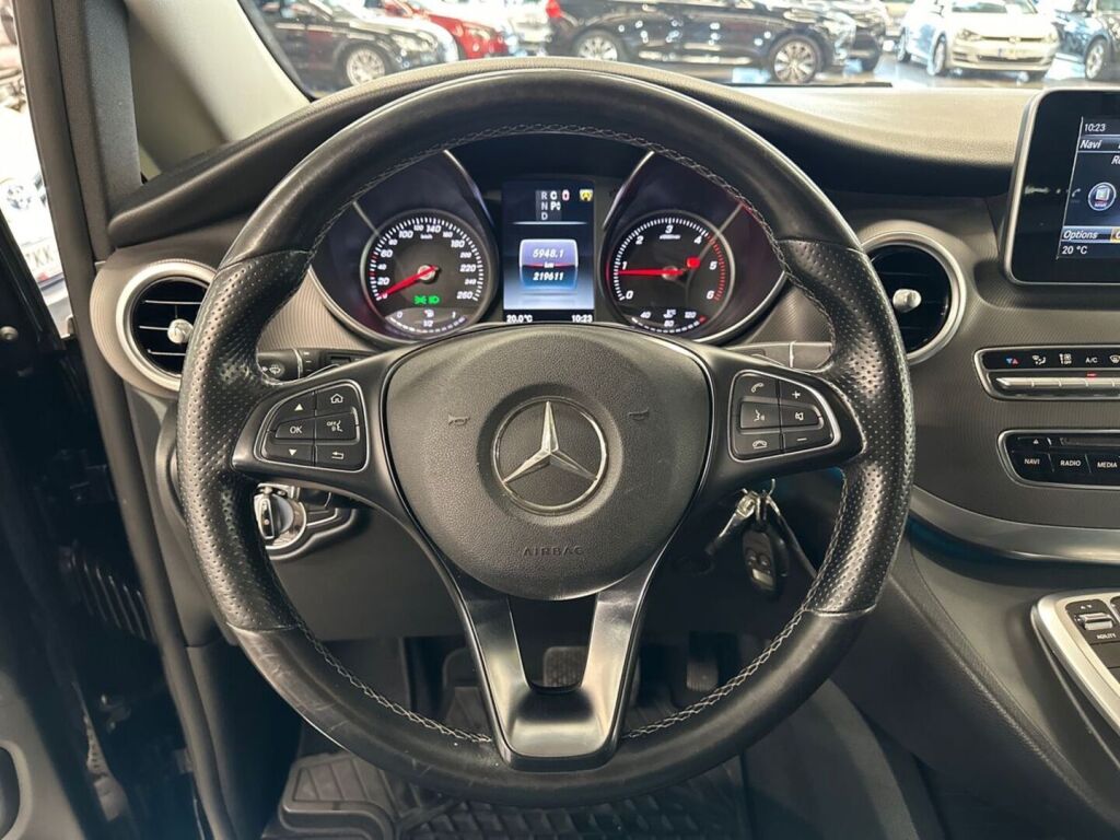 Mercedes-Benz V 2015 Musta