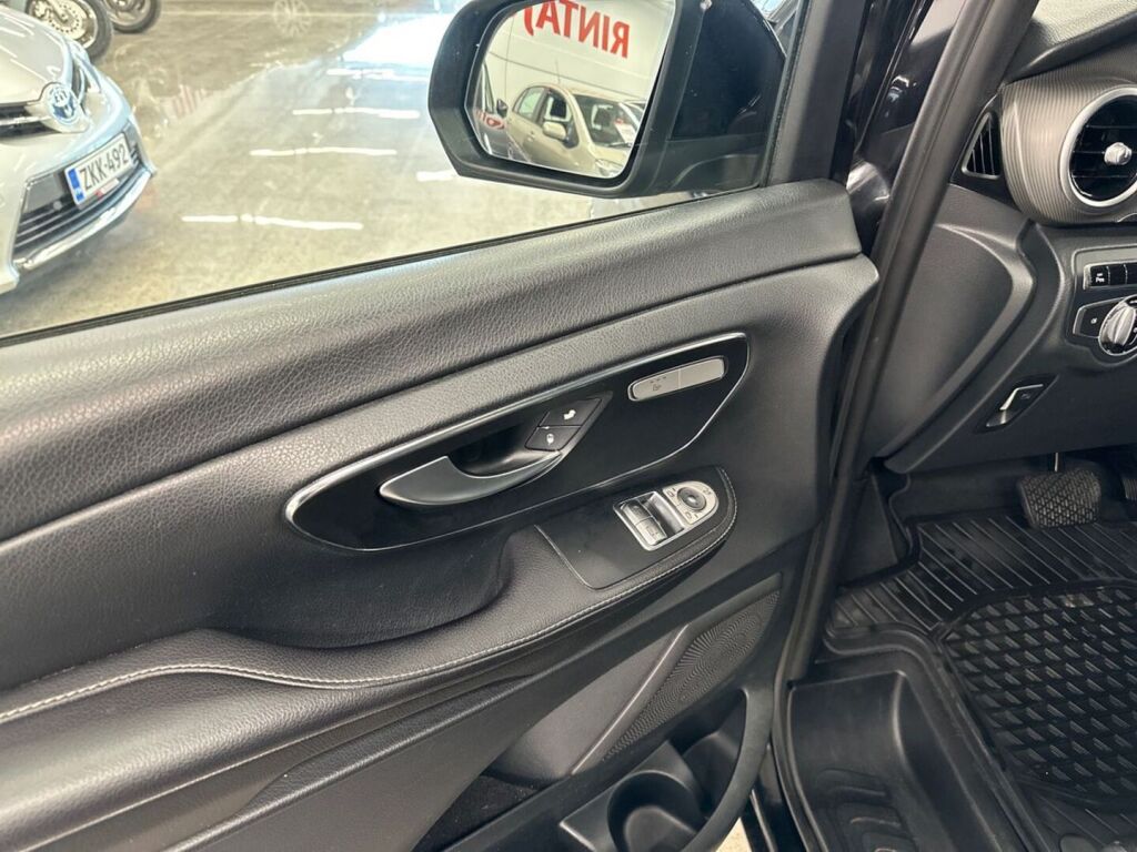 Mercedes-Benz V 2015 Musta