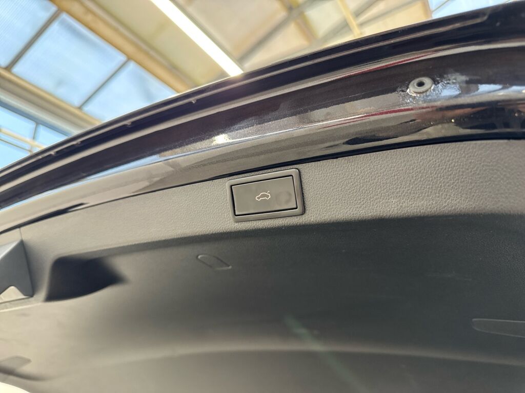 Skoda Octavia 2021 Musta