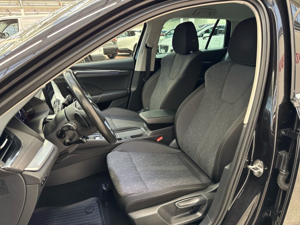 Skoda Octavia 2021 Musta