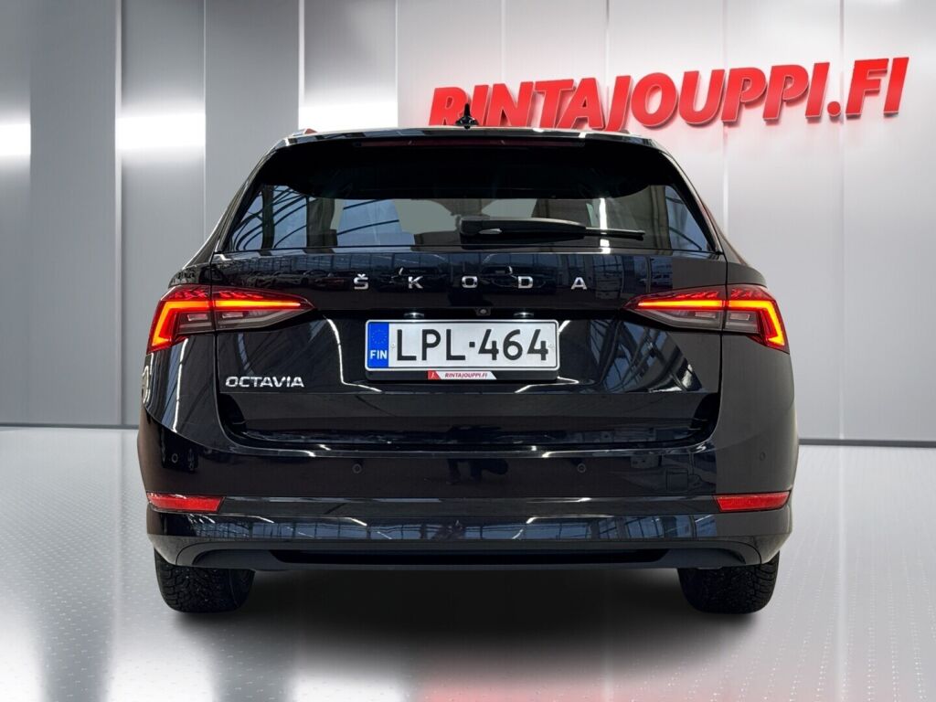 Skoda Octavia 2021 Musta