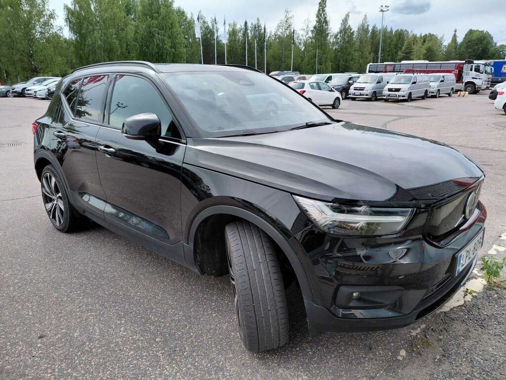 Volvo XC40 2021 Musta