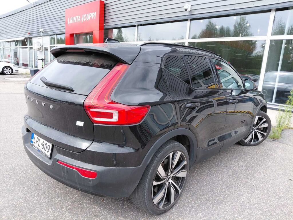 Volvo XC40 2021 Musta