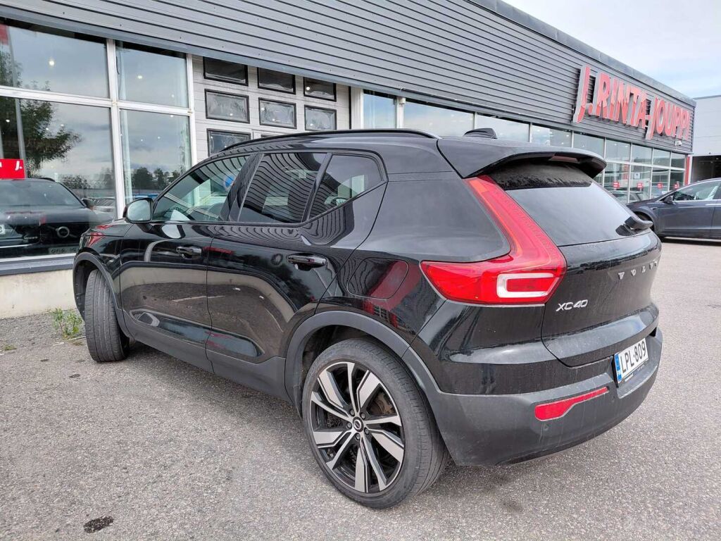 Volvo XC40 2021 Musta