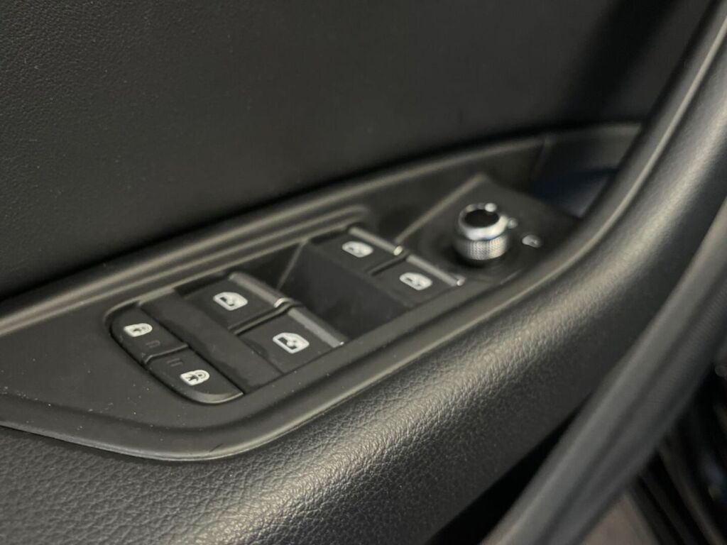 Audi A4 2021 Musta