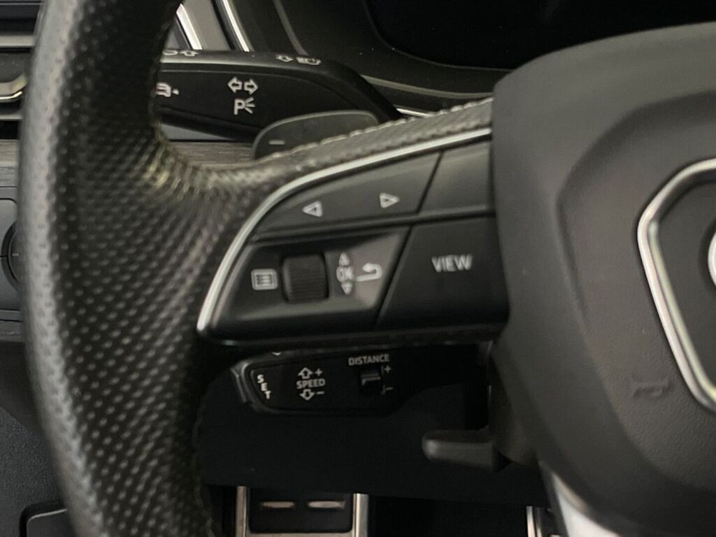 Audi A4 2021 Musta