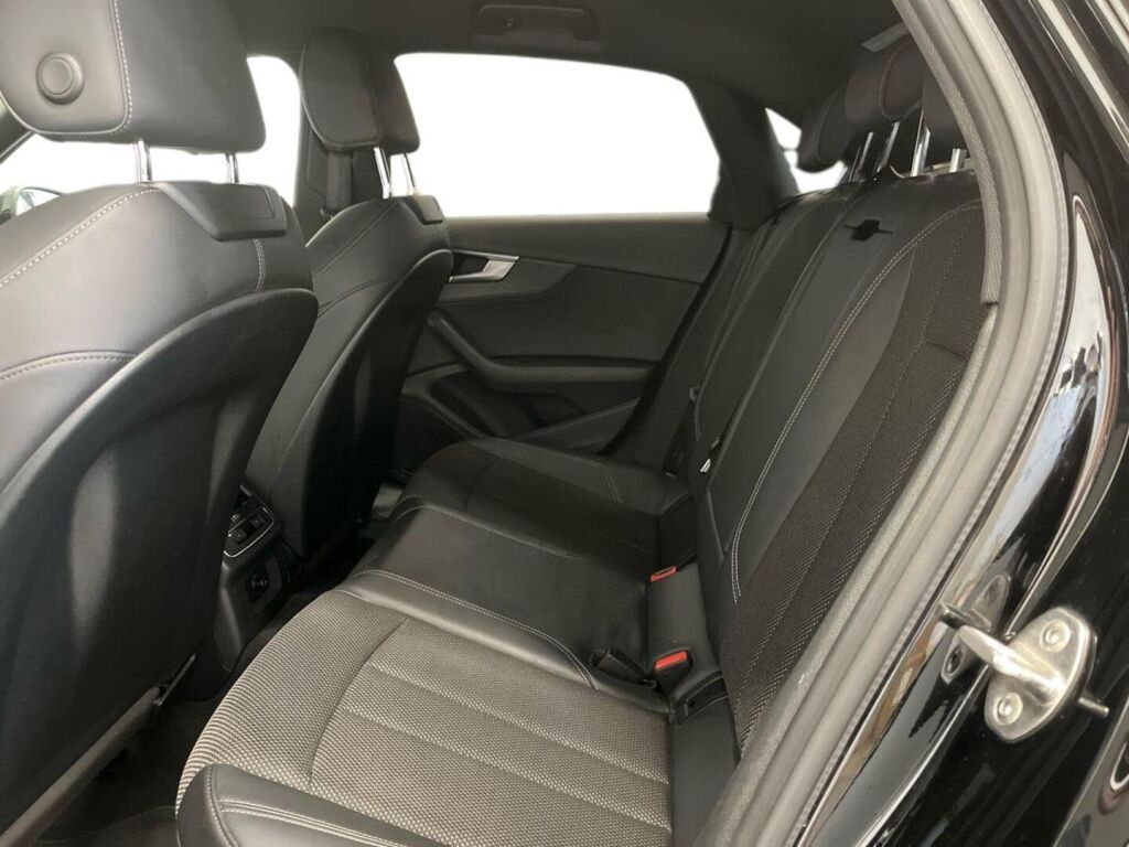 Audi A4 2021 Musta